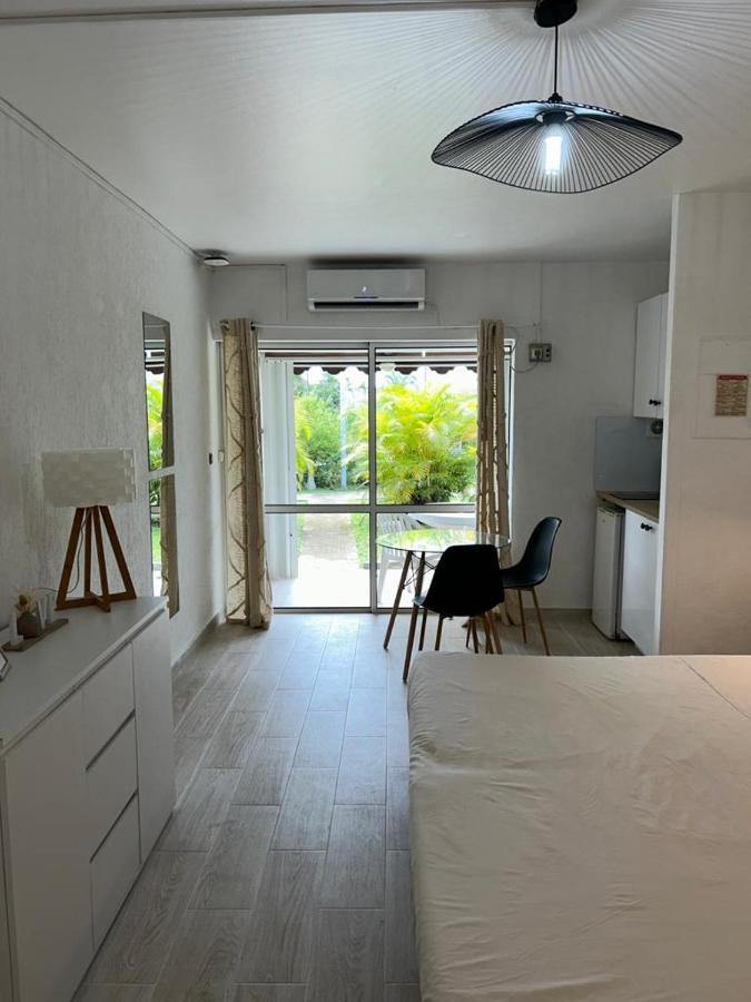 Superbe Studio Avec Piscine, Au Coeur De La Marina! Village Soleil ! Proche Aeroport & Ferry Le Gosier  Buitenkant foto