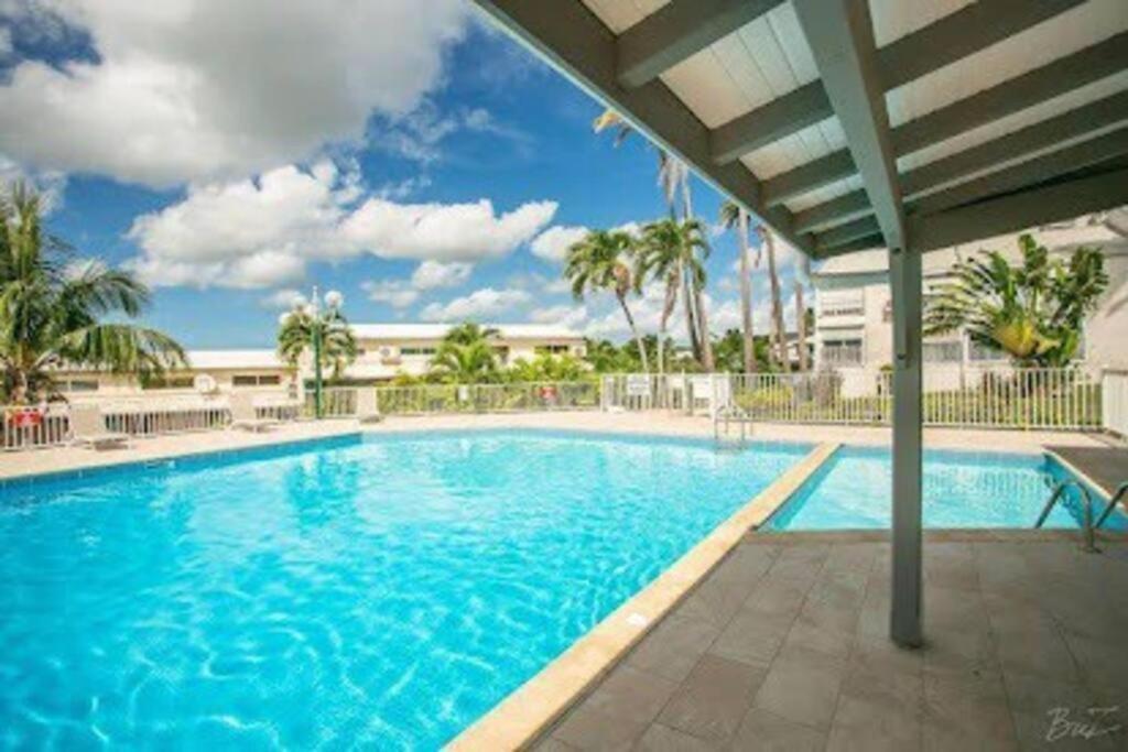 Superbe Studio Avec Piscine, Au Coeur De La Marina! Village Soleil ! Proche Aeroport & Ferry Le Gosier  Buitenkant foto
