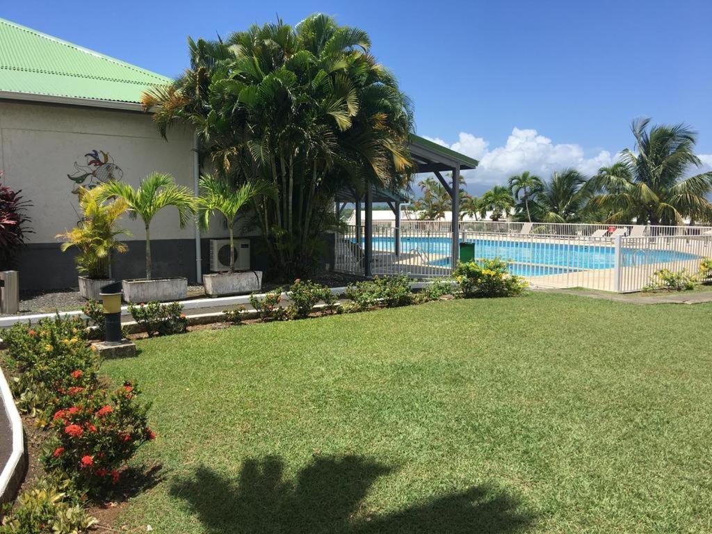 Superbe Studio Avec Piscine, Au Coeur De La Marina! Village Soleil ! Proche Aeroport & Ferry Le Gosier  Buitenkant foto