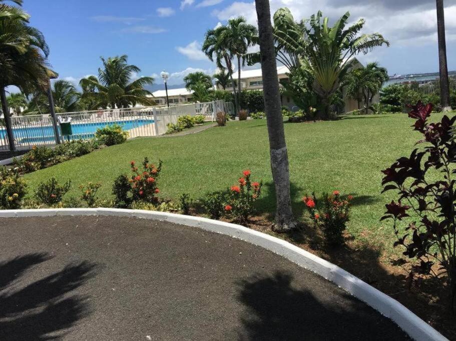Superbe Studio Avec Piscine, Au Coeur De La Marina! Village Soleil ! Proche Aeroport & Ferry Le Gosier  Buitenkant foto