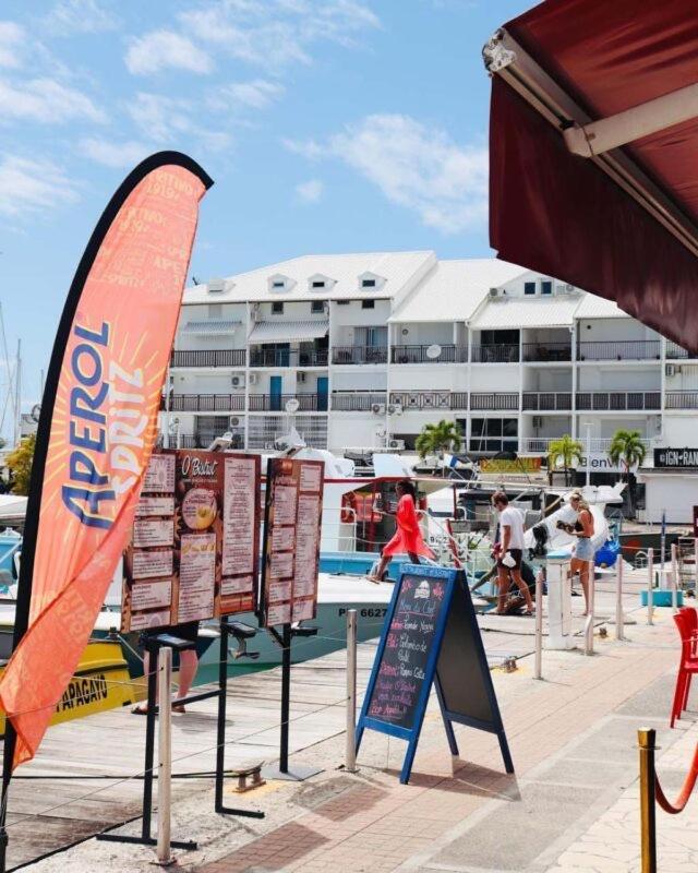Superbe Studio Avec Piscine, Au Coeur De La Marina! Village Soleil ! Proche Aeroport & Ferry Le Gosier  Buitenkant foto