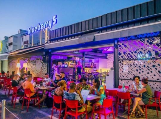 Superbe Studio Avec Piscine, Au Coeur De La Marina! Village Soleil ! Proche Aeroport & Ferry Le Gosier  Buitenkant foto