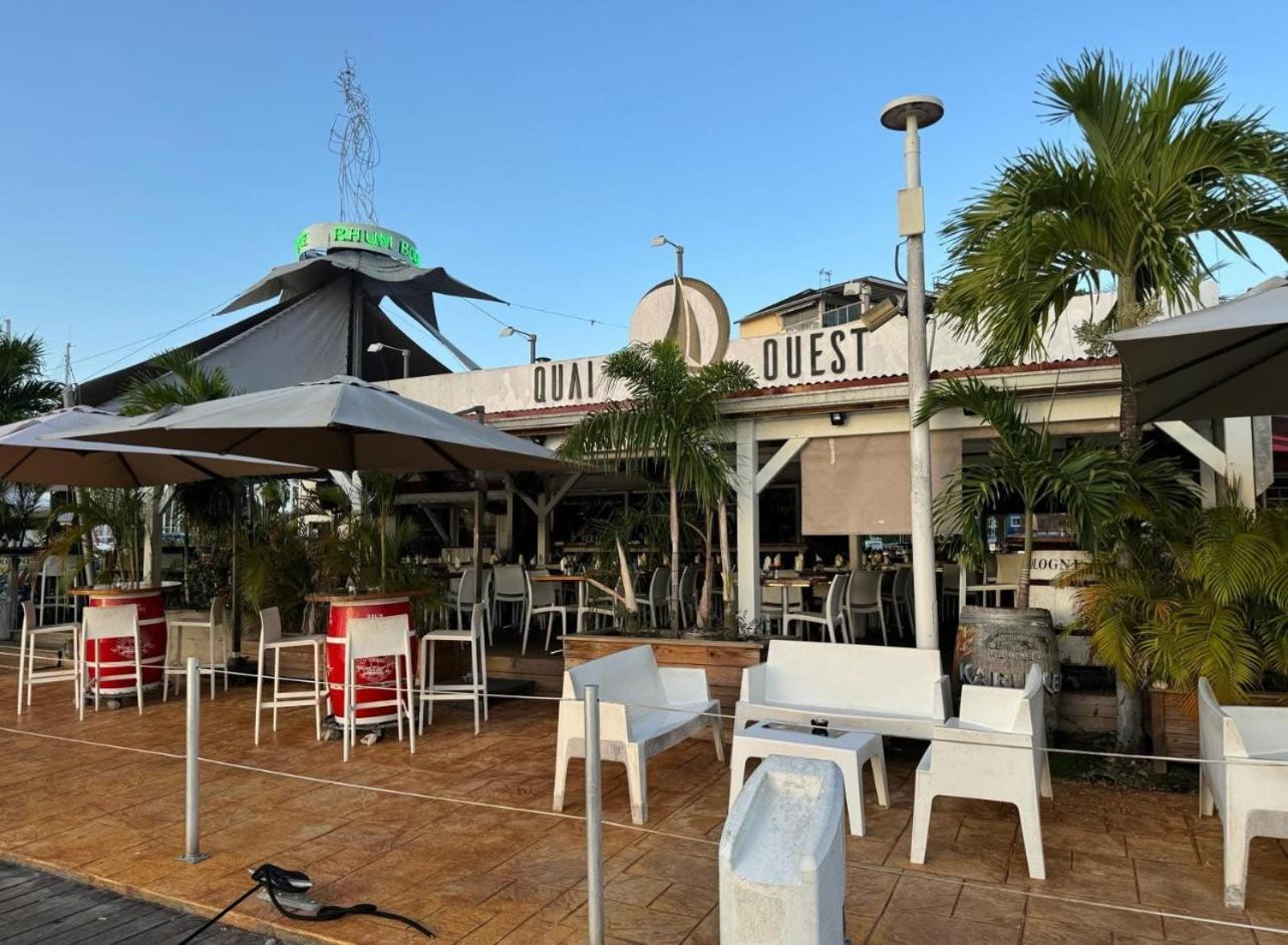 Superbe Studio Avec Piscine, Au Coeur De La Marina! Village Soleil ! Proche Aeroport & Ferry Le Gosier  Buitenkant foto